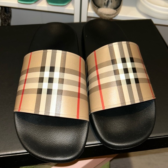 Burberry slides - Picture 1 of 6